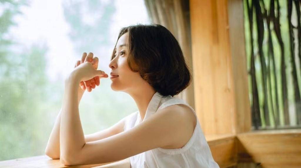 一个女人最好的高级感:活成吴越式清醒!豁达从容,潇洒自在