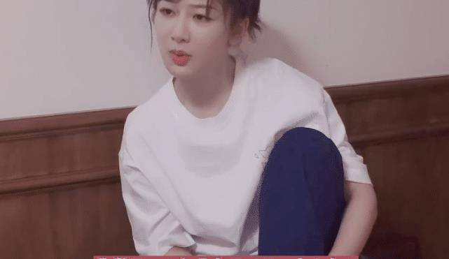 有个吃火锅环节,经纪人一直盯着她的一举一动,连杨紫吃了几个丸子,几