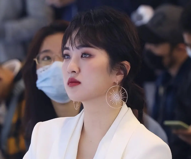 华为小公主与司马南的影视剧,近日扎堆播出_安娜_高群书_唐国强