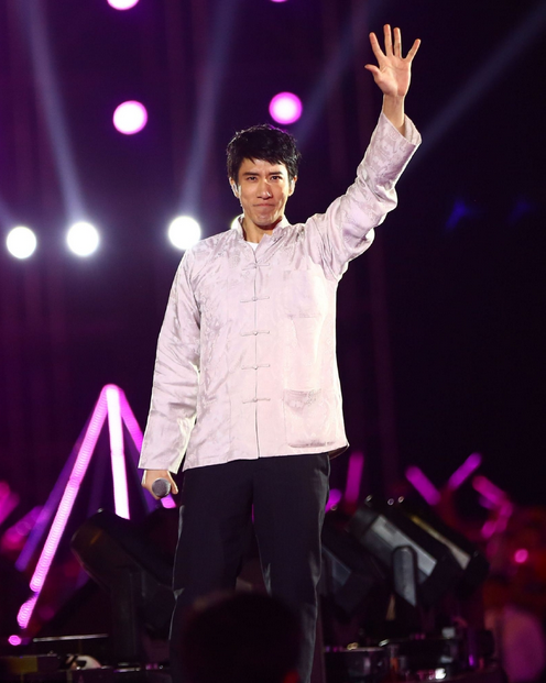 "王力宏复出演唱会后带父母三亚游,亲情与美景共存"_海南岛_带着_一