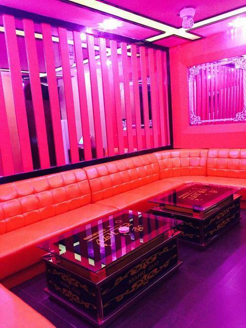 揭秘夜幕下的情感营销秘籍,让酒吧顾客忠诚度飙升!