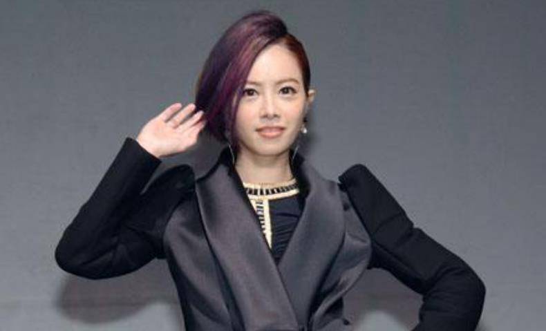 曾火遍亚洲的"全民天后"变"破产天后",落魄到在18线县城商演_徐怀钰