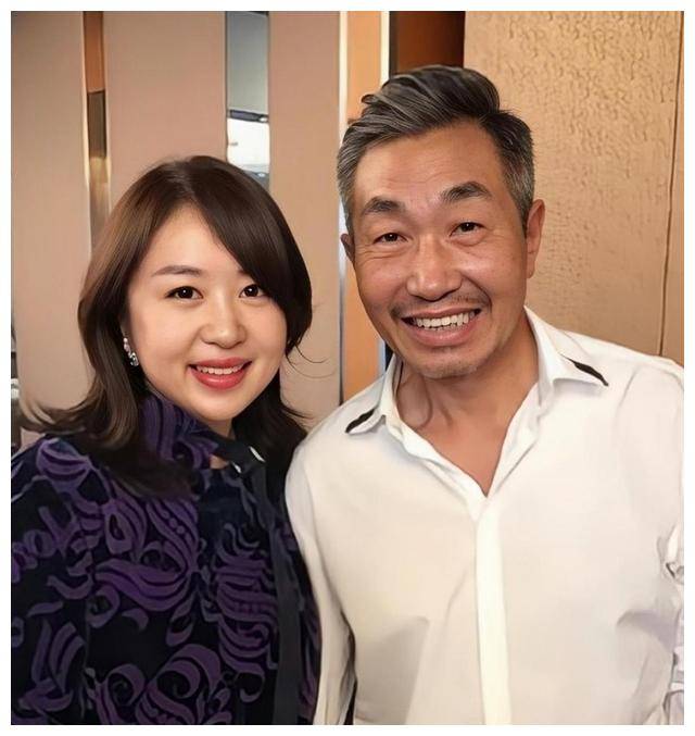 老戏骨杜源:与青梅竹马结婚,情深意长,女儿成他的骄傲.