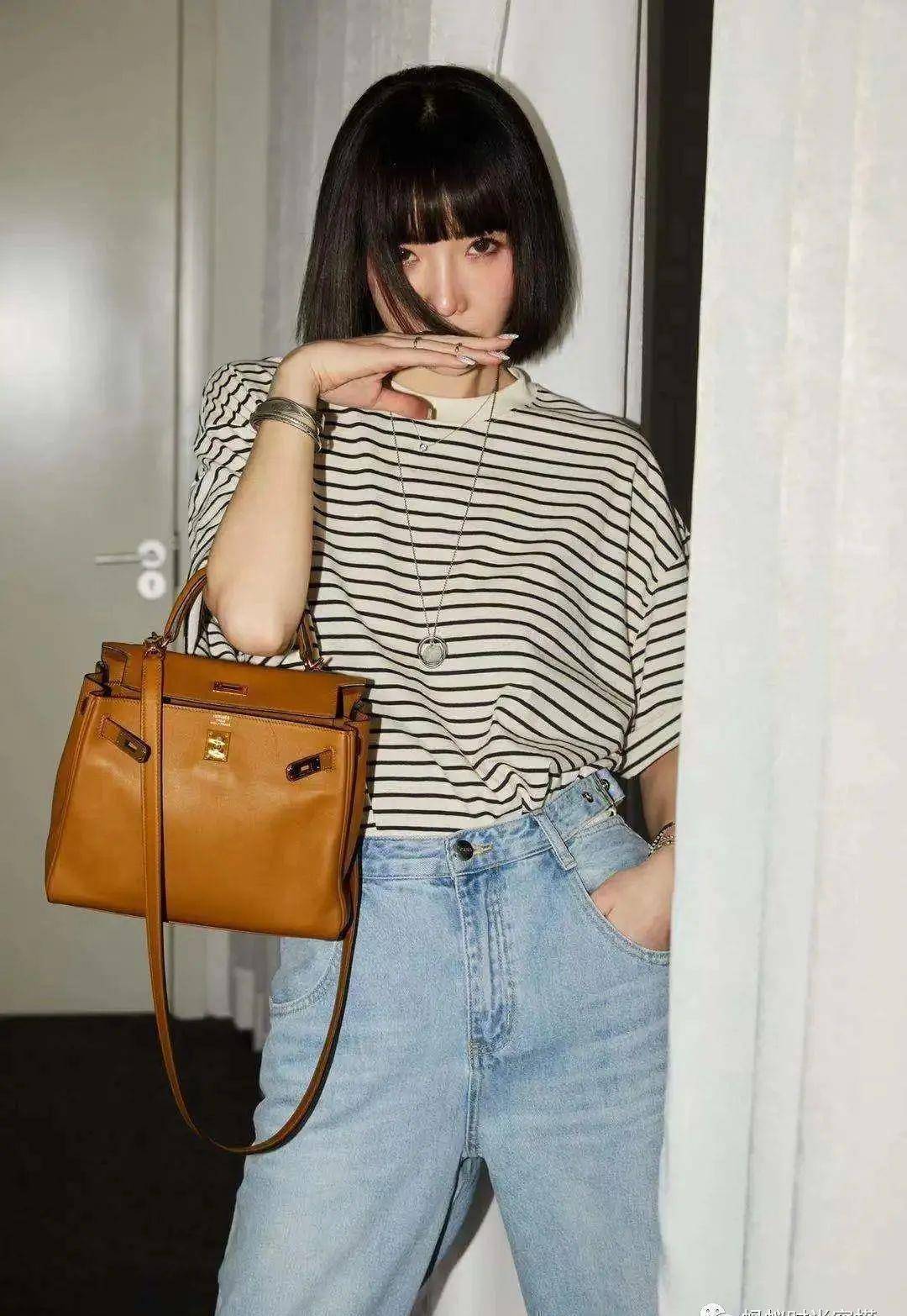 个颜色,不同的颜色不同的感觉另外也可以试试阔腿裤,再来双高跟鞋上脚