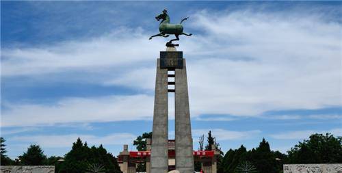 国宝"马踏飞燕",为何很少拍正面照?