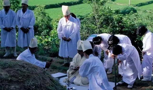 "头七回魂",人死后停灵七天,亡者真的能回家探视亲属吗?