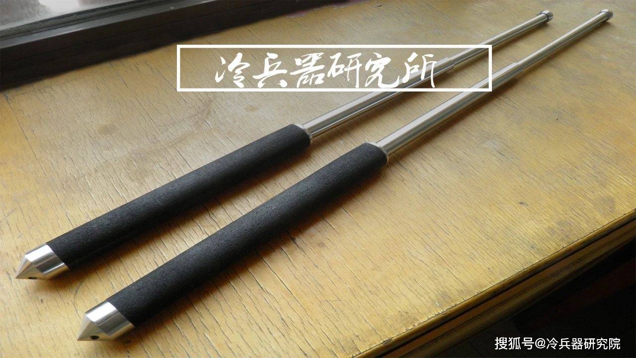 普通人近身格斗自卫防身,为何说短棍是比匕首短刀更好的选择?