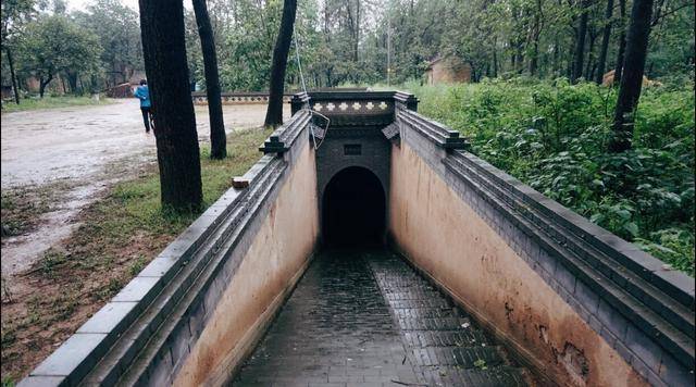 咸阳这个千年村落,房屋全在地底下,冬暖夏凉,建了地坑窑农家乐_因为