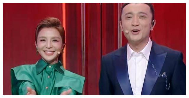 《星光大道》春节特辑:黄国伦主持引争议,朱迅替代更佳吗?