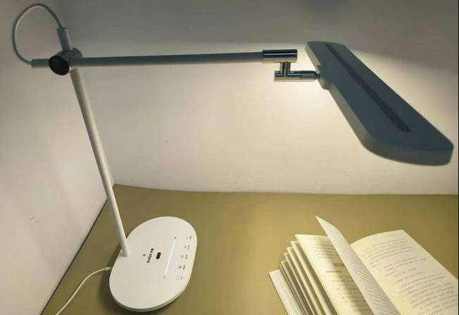 护眼台灯哪个品牌更好用?五大好用护眼台灯大爆料!