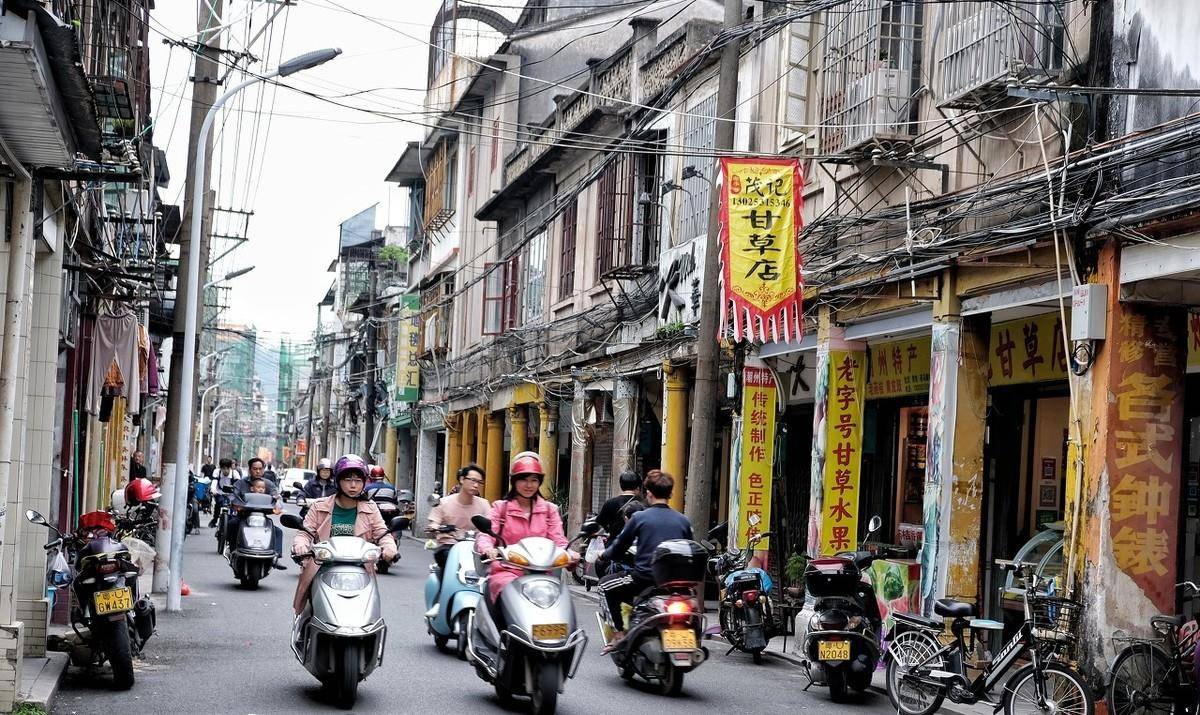 李嘉诚:父亲去世时没有给我留下一文钱,仅有一些做