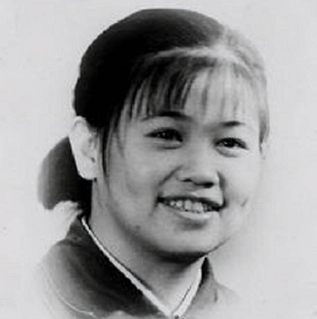 11岁女孩为救人失去左臂和左腿,52年过去,现在怎么样_戴碧荣_碧蓉