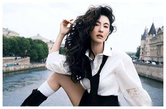 43岁张柏芝坦言在国外养第四胎,表示愿意继续生育,体力允许.