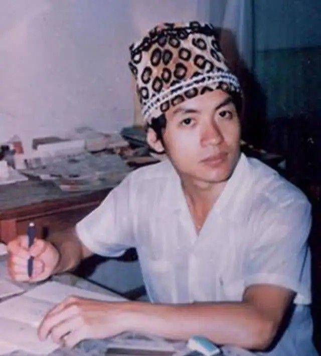 天才诗人顾城:一夫二妻畸形婚姻,遭遇背叛后杀妻自缢,年仅37岁_谢烨