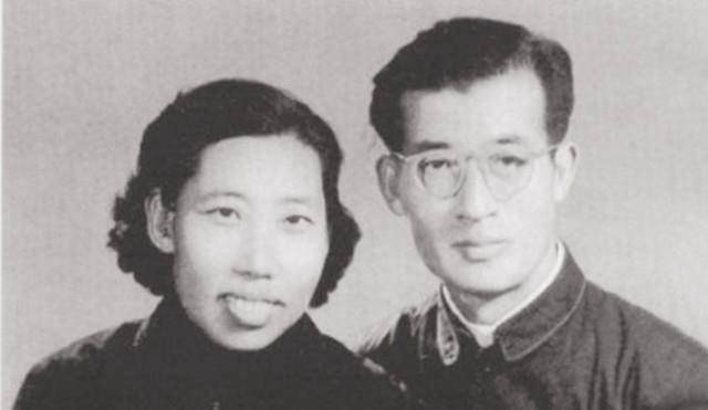 李淑贤嫁给溥仪,睡觉各盖各的被子,后才知:溥仪在偷