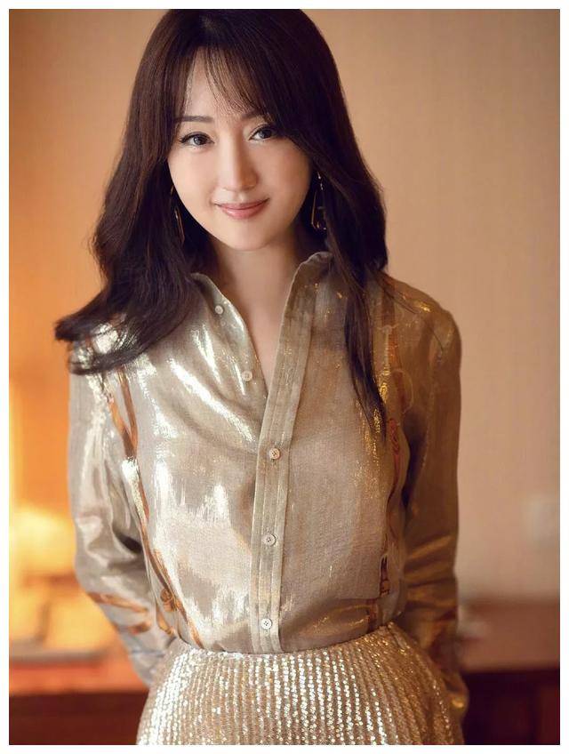 青春美少女杨钰莹,状态靓丽颜值爆表,闪耀舞台光芒万丈.