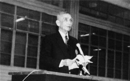 他是广东赌王,82岁豪赌却输掉10亿,临终只给儿子留下四字遗言_叶汉