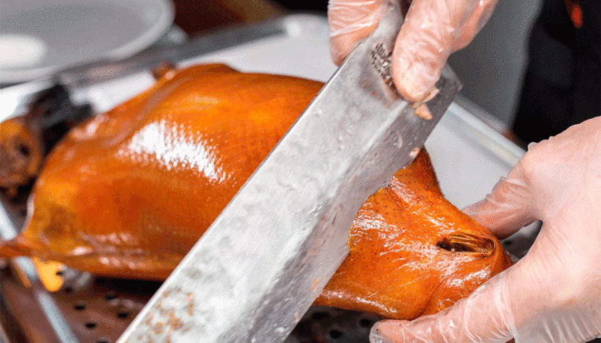 并且每一包的重量都是250克,也就是说这只2斤重的全聚德烤鸭里面有