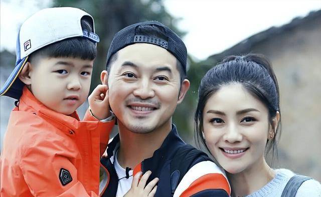 胡可:倒追小2岁沙溢,婚后生两子,今她却痛哭:结婚真的很后悔_胡克