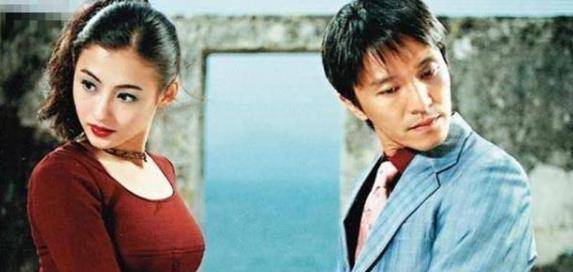1994年,周星驰偷走向太8瓶红酒,被向太揭老底,追说至今_朱茵_滑翔伞
