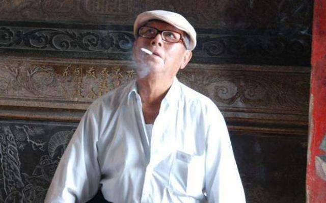 2015年,长沙退休教师发现一箱子,专家闻讯赶来,揭露其显赫家世_姓氏