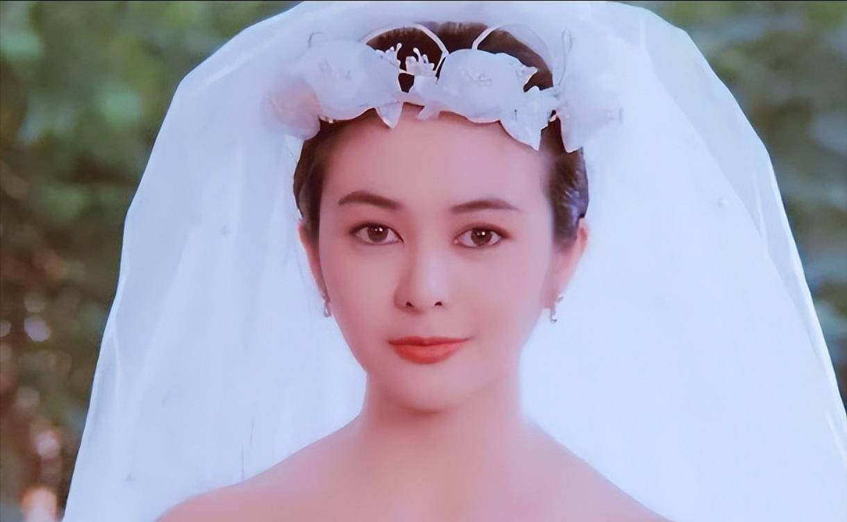 爱情混乱的女明星,人前清纯人后疯狂,个个都是老司