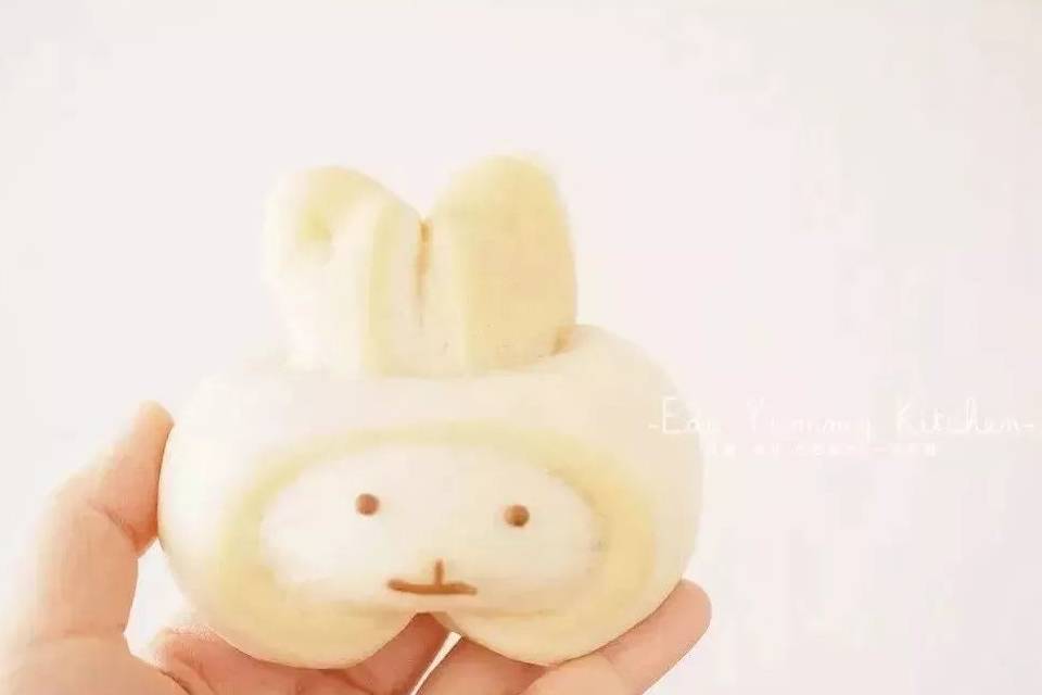 几乎每天晚上,我都得给他用面包机或者打蛋器做一块基础的面包面团或