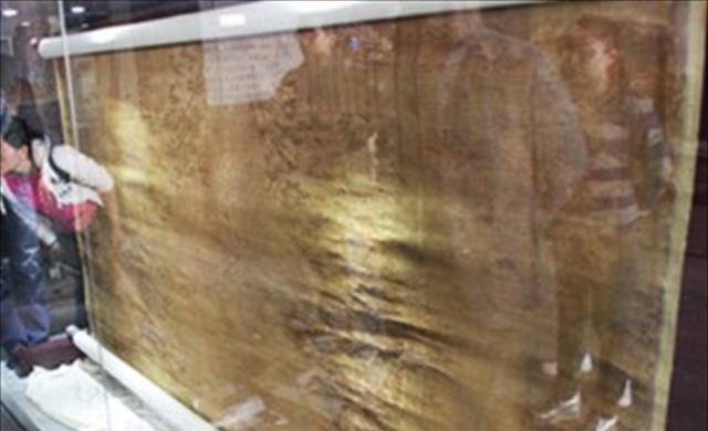 另一件曾在康熙墓组ぶ,然而这件经被早年流于海