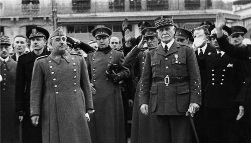 然后在1939年3月,希特勒撕毁《慕尼黑协定》,兵不血刃的占领了捷克