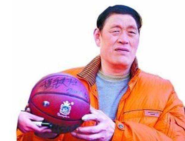 乞讨长到2米28的穆铁柱,享副师级待遇_篮球界_美国队_身高