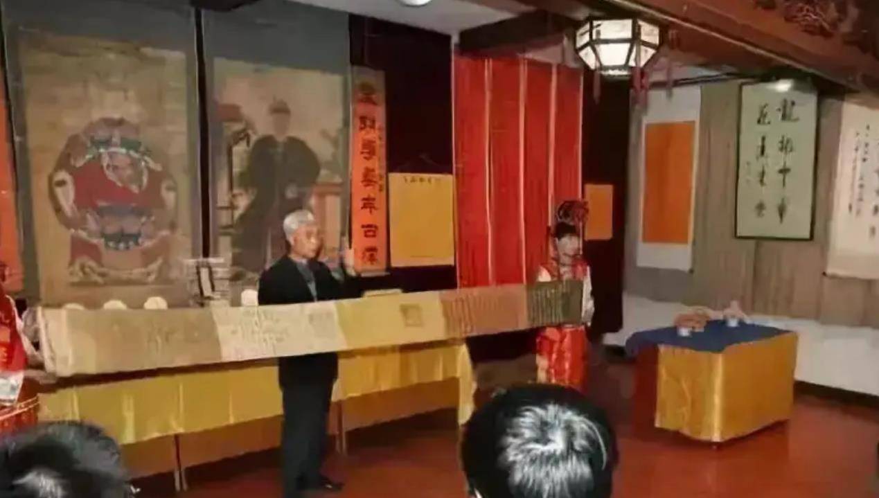 2003年,陕西老汉9道圣旨被博物馆借走,丢了2道,最后赔了多少钱_张振华