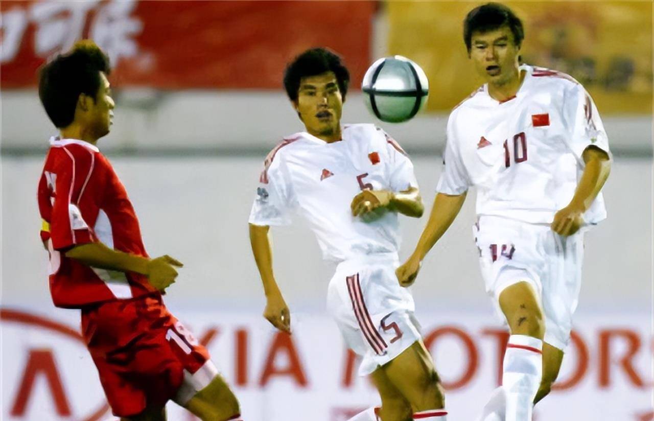 "双冠王"郑智年薪1900万,娶小7岁娇妻,2022年正式退居二线_邵娜