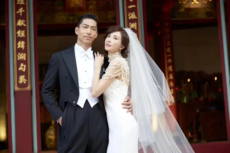 林志玲2岁儿子侧颜曝光,软糯可爱,林志玲单手抱娃妈妈力超强!
