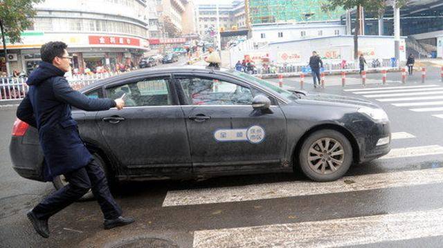 暴雪让网约车司机止步,黑车司机趁机包揽市场,一晚上3000赚疯了_北京