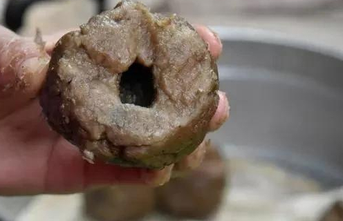 农村大妈卖"失传面条",10元1碗,顾客专门开车来吃_红薯_饸饹面_窝头