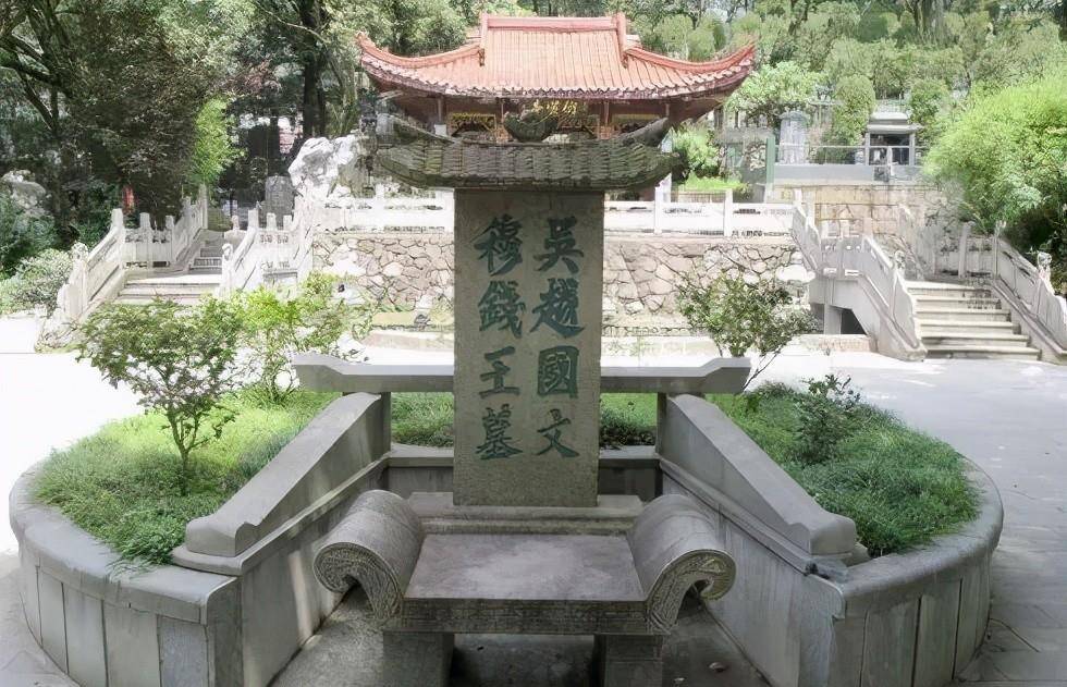 封土上打洞直达墓室,传盗出文物打包价要6亿_钱元瓘_盗墓者_杭州