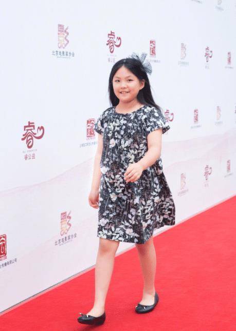 李湘富养女儿,才10岁就有成人体重,宠爱过头了吗?