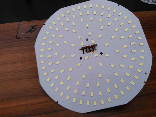 拆开内部才知道,日常使用的led灯里面原来长这样_cn_www_节能灯