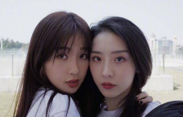 大虞海棠合体,虞书欣拍照挡了画面,赵小棠"抢镜"方式与众不同_互动