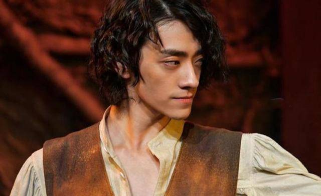 郑云龙的"编制问题"再次成为全网关注焦点,谁是他的入编推手?