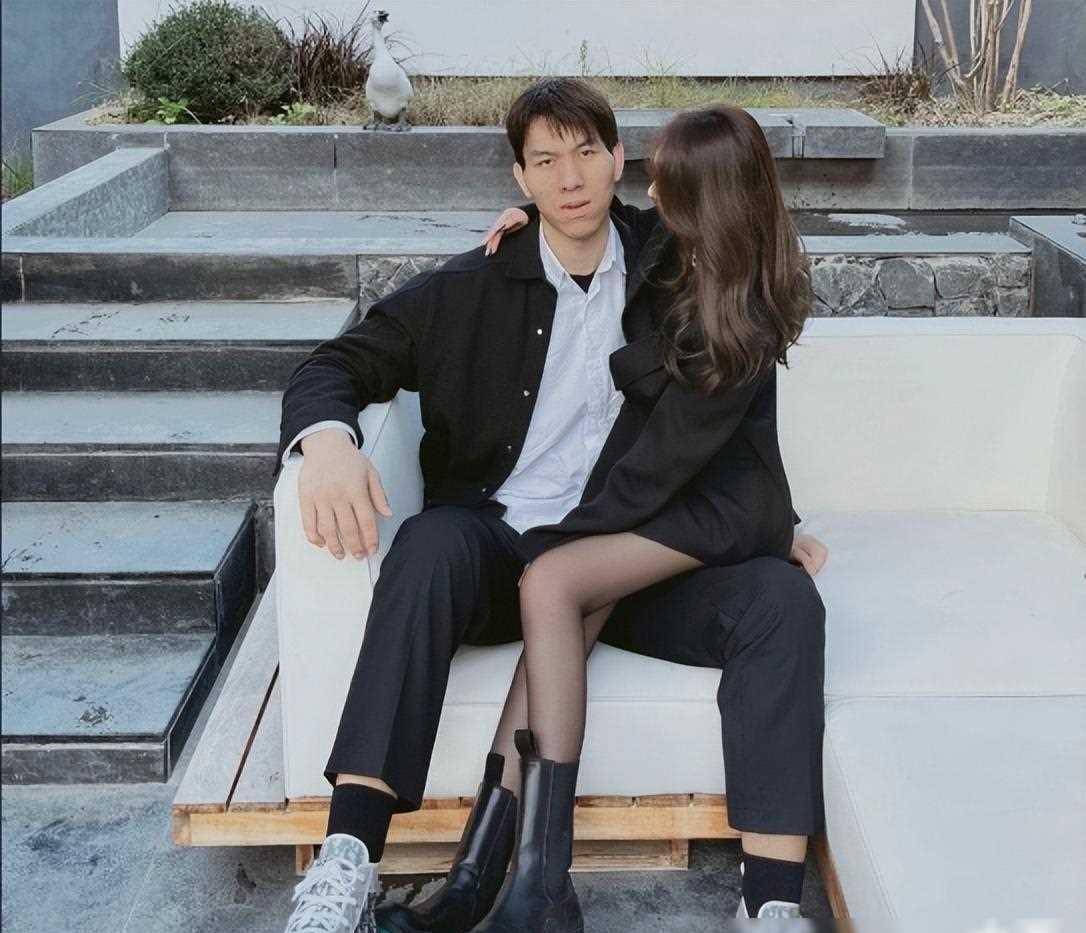 野球超级中锋铁牛,不打cba一样年入百万,老婆颜值高_商业化_张鸿林