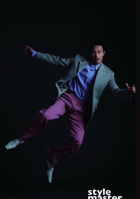 杨佑宁登封面,蓝衣紫裤绿外套?不花哨反而man_毛衣_西装_红色