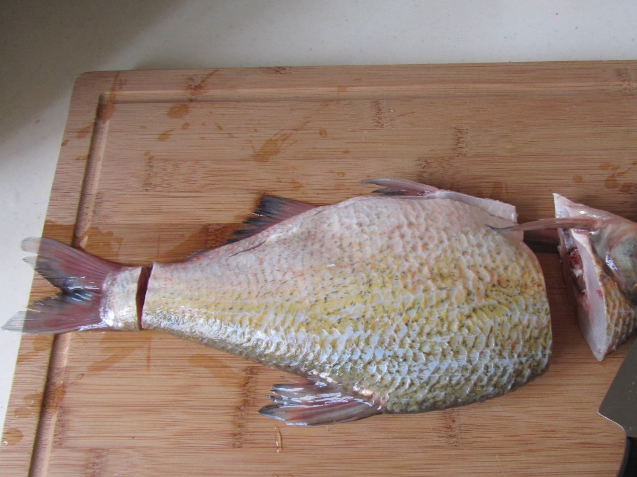 年夜饭必备的孔雀开屏武昌鱼,学会还需要多练习几次,特别是刀工_辣椒