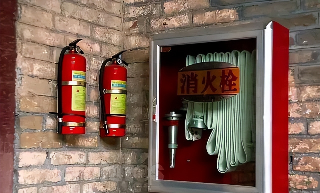 数量,管径和选材,管网和竖管的布置形式(环状,枝状),竖管的间距和管径