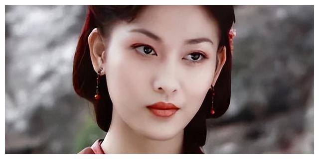 她还有尊严吗?_李彩桦_生活_艾利