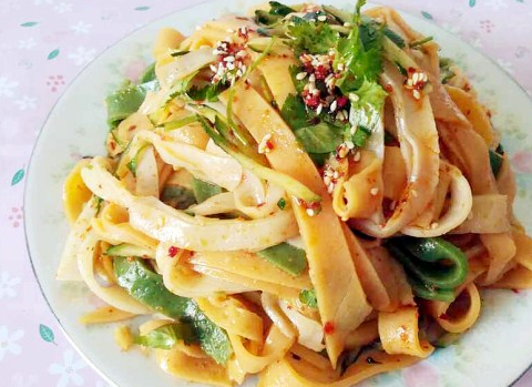 奶奶祖传的"凉皮"制作方法,成本不到1元,筋道爽滑有嚼劲!