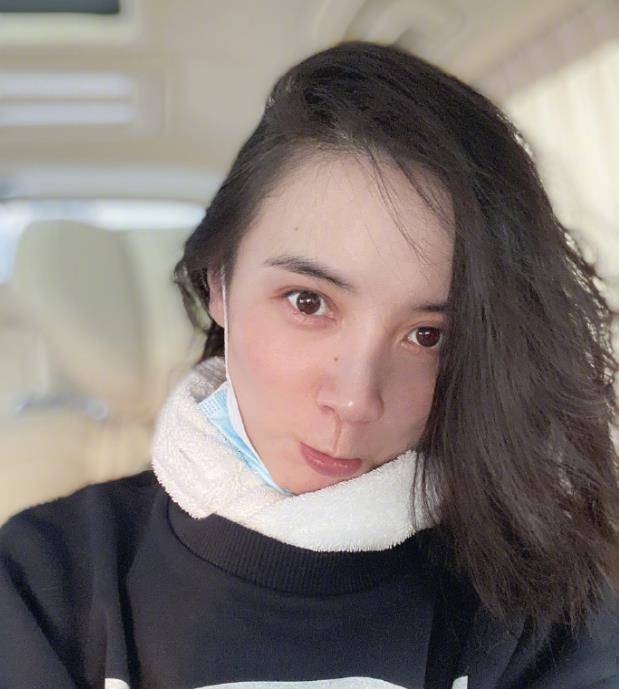 宋佳晒运动后自拍,面色潮红气色佳,素颜状态下皮肤超好_照片_网友