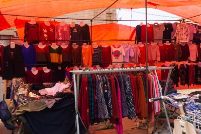 农村大集上的衣服鞋子,比网上卖的还便宜,你会买吗?