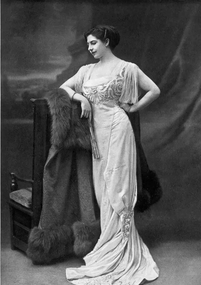 荷兰最美女间谍,因叛国罪被枪决,但她死后,却受到全世界追捧_玛塔