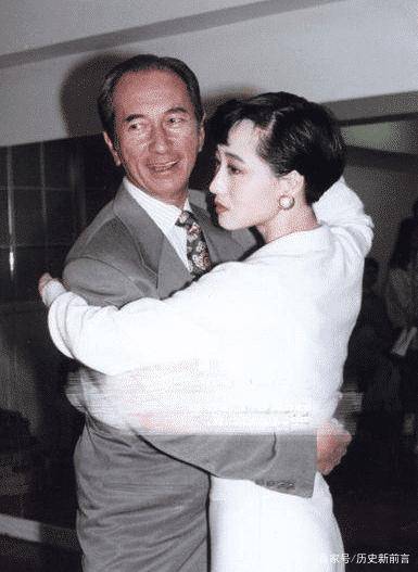 与赌王共舞的照片曝光,难怪李连杰宠她30年_武打_男人_女儿